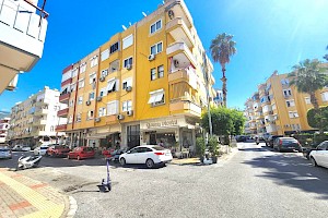 A comfortable and spacious 2+1 opportunity apartment in Damlataş Kleopatra, one of the most popular areas of Alanya! alanya